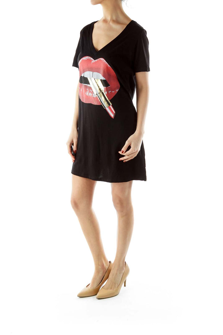 Black V-neck T-shirt