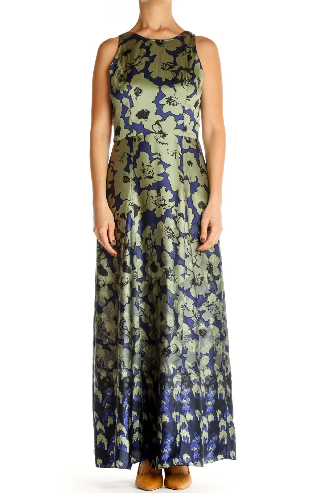 Shop Banana Republic clothing and handbags at SilkRoll. Trade with us!