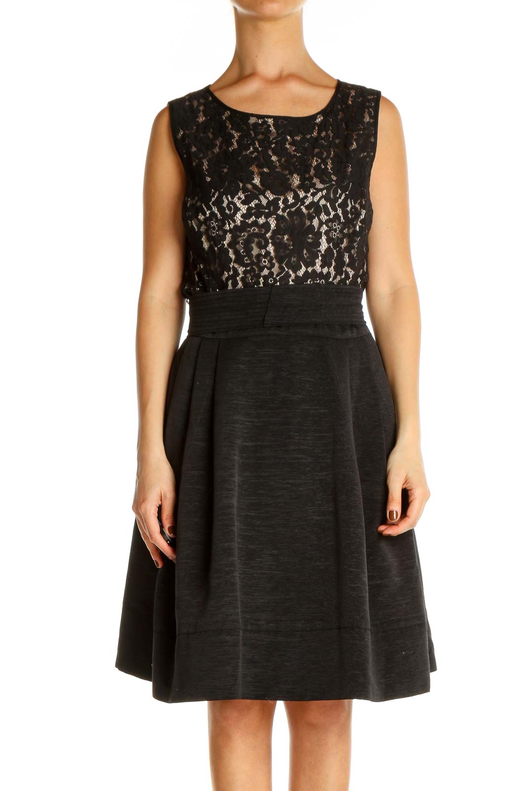 Shop Eliza J clothing and handbags at SilkRoll. Trade with us!