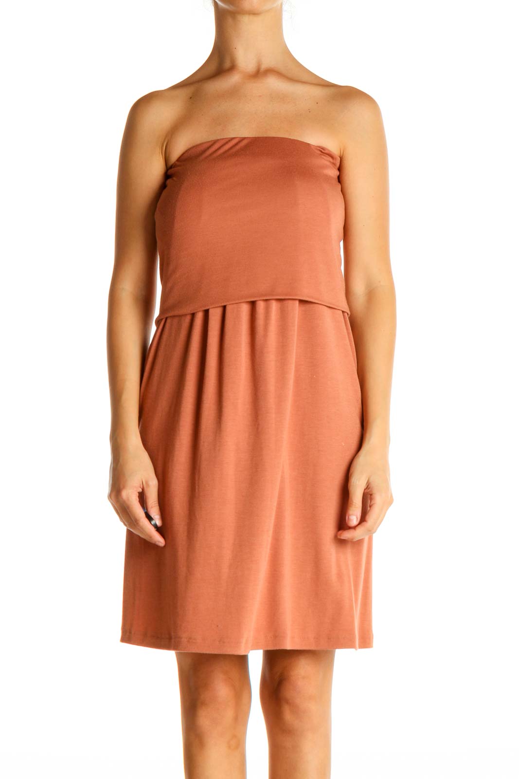 Shop Halston clothing and handbags at SilkRoll. Trade with us!
