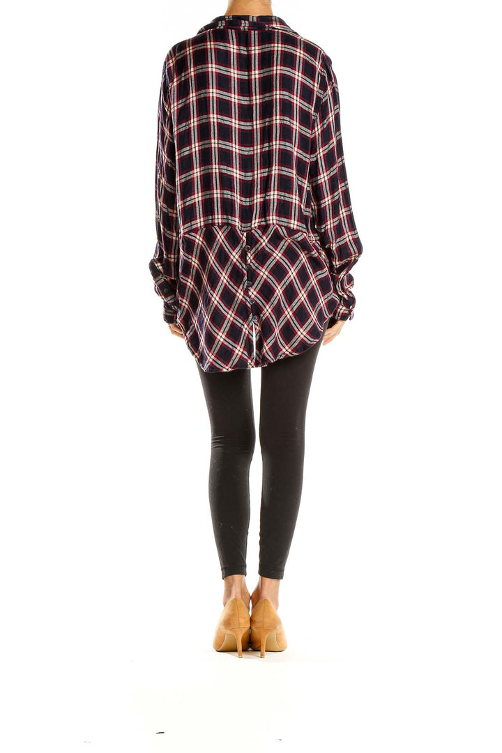 Side view of model wearing Lucky Brand black plaid button-down shirt with black leggings