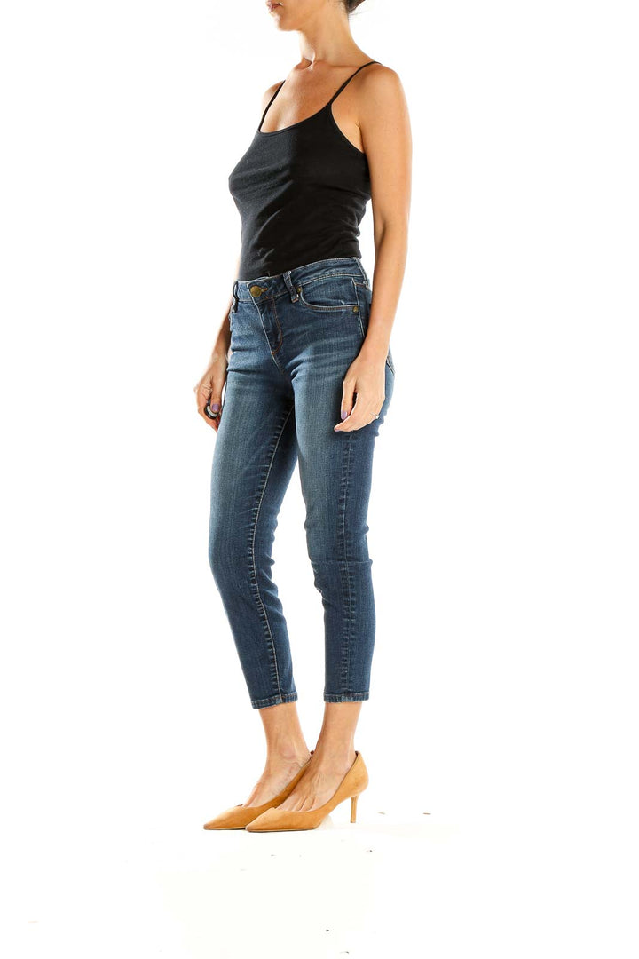 Front view of KUT from the Kloth blue cropped skinny jeans on model