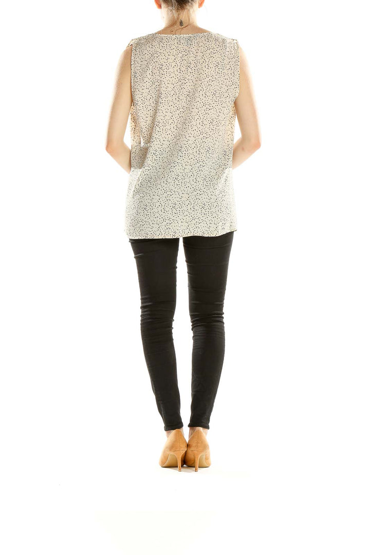 Side view of cream speckled IMNYC Isaac Mizrahi blouse showing ruffle and fit