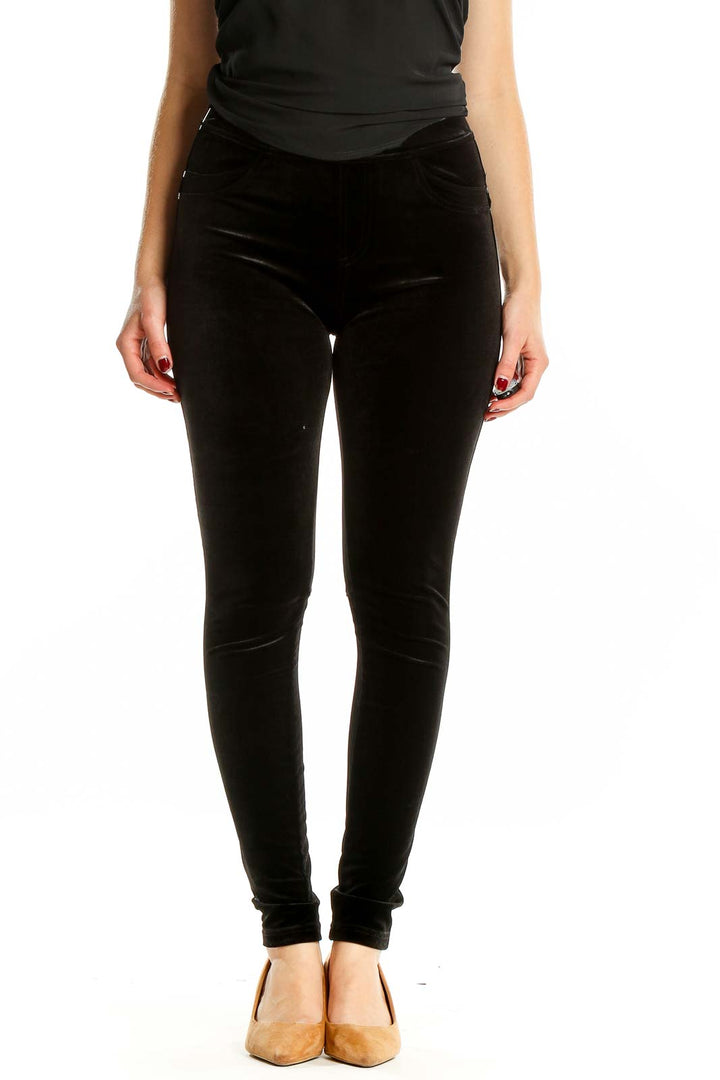 Front view of Sanctuary black velvet skinny pants on model
