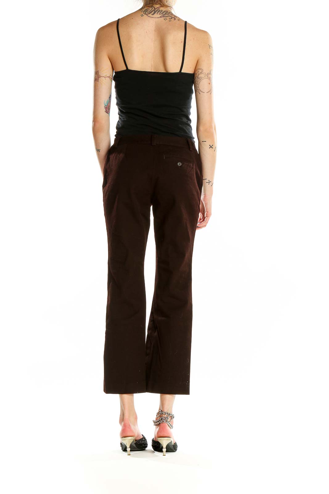 Back view of Lauren Ralph Lauren brown cropped pants on model