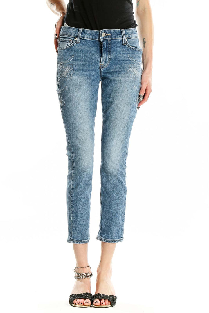 Front view of Lucky Brand blue distressed cropped jeans on model