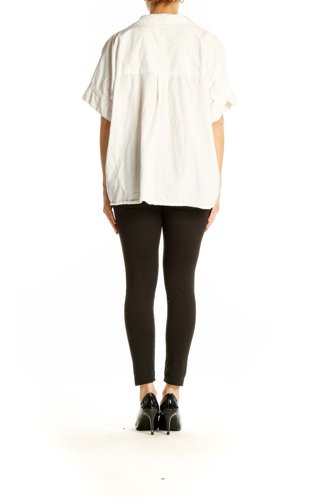 Side view of white oversized Madewell top on model with black pants