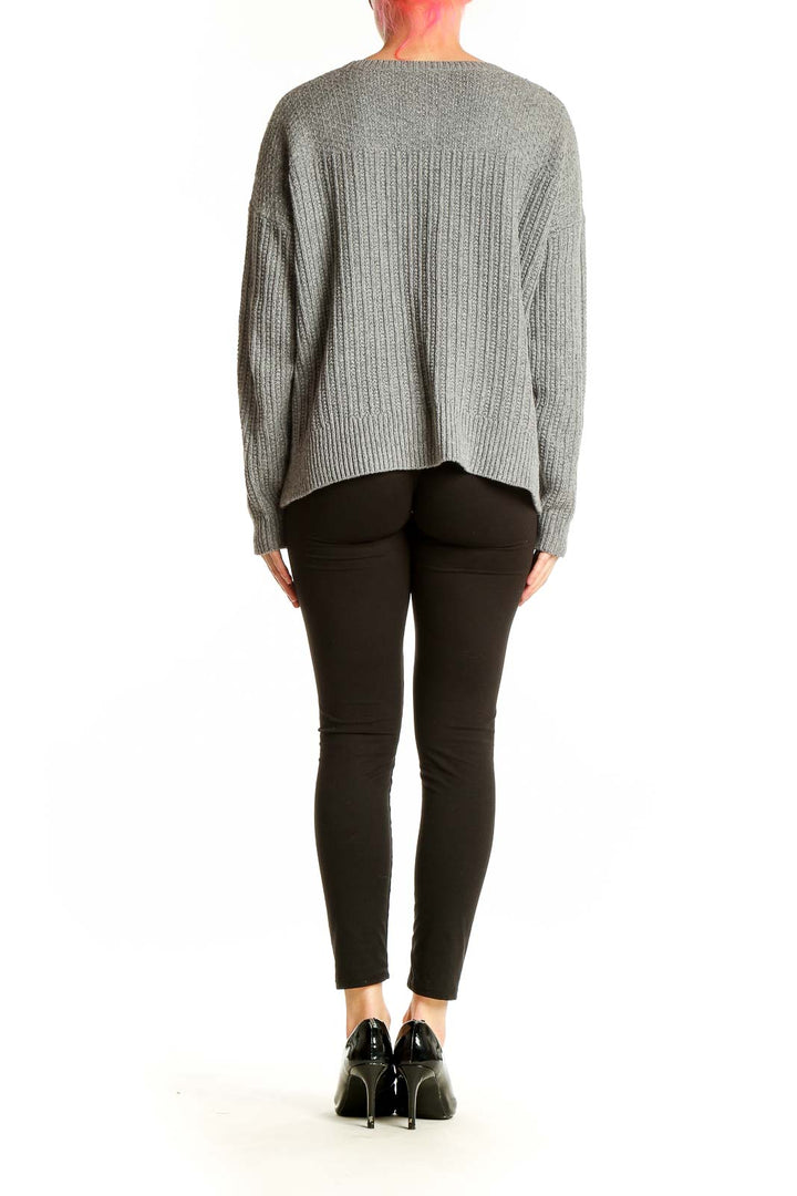 Side view of Madewell gray textured knit sweater on model with black pants
