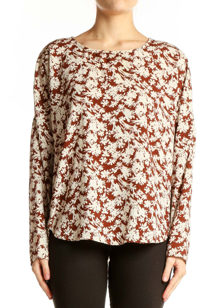 Front view of Carly Jeans brown floral long sleeve blouse on model