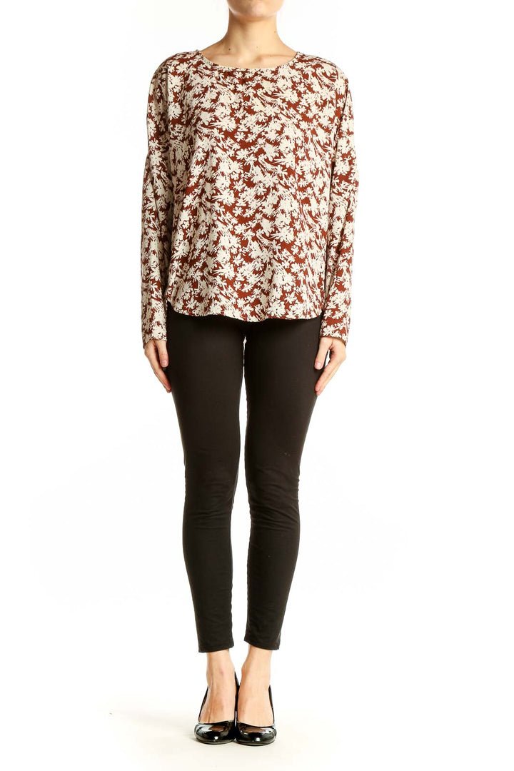 Front view of Carly Jeans brown floral long sleeve blouse on model