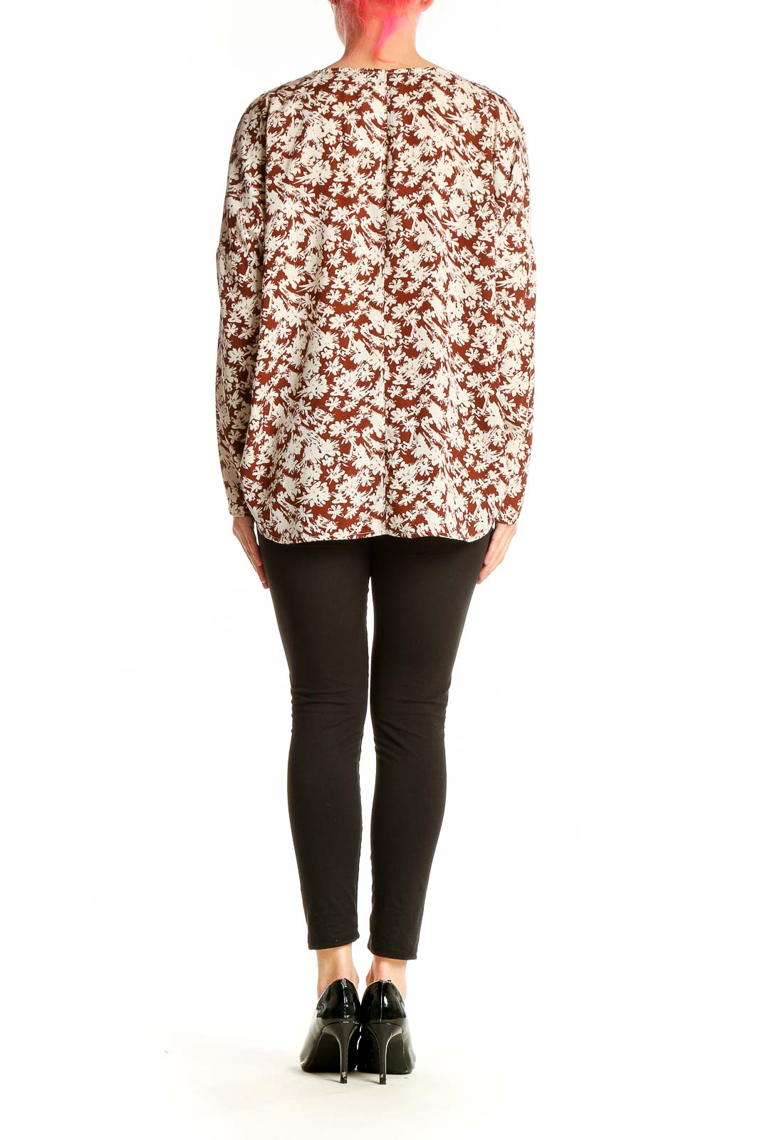 Back view of Carly Jeans brown floral long sleeve blouse on model with black pants