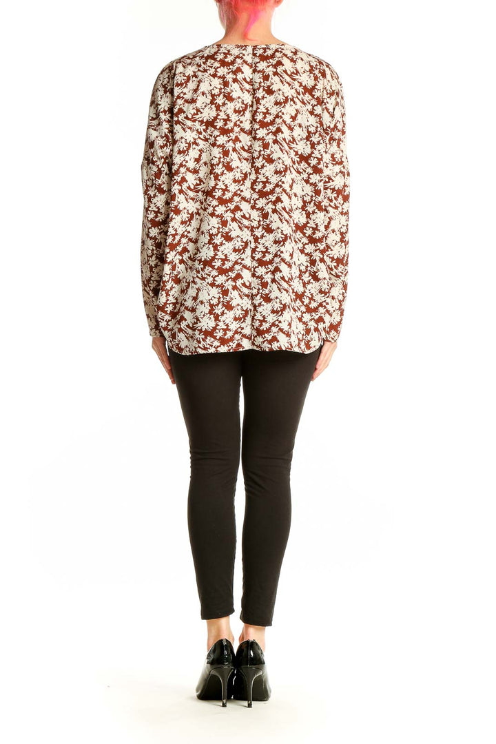 Back view of Carly Jeans brown floral long sleeve blouse on model with black pants