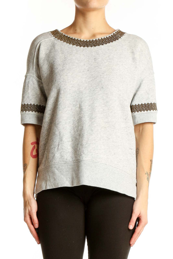 Front view of Madewell light gray cotton knit top with bronze trim around neckline
