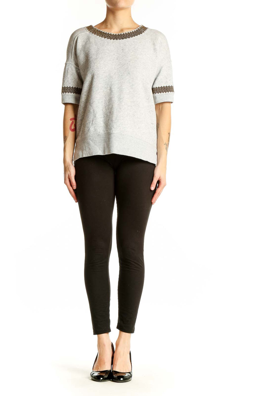 Front view of Madewell light gray cotton knit top with bronze trim around neckline