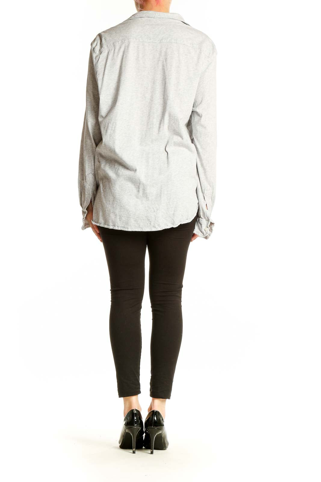 Side view of model wearing Frank & Eileen light gray cotton button-down shirt with black pants