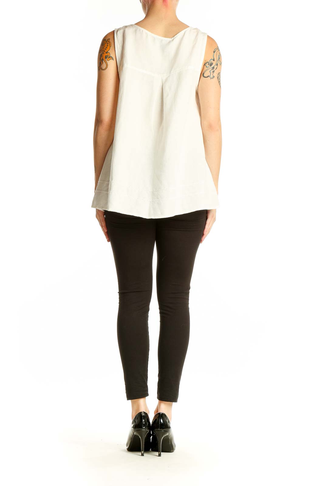 Side view of model wearing Renuar ivory linen-blend sleeveless top with black pants