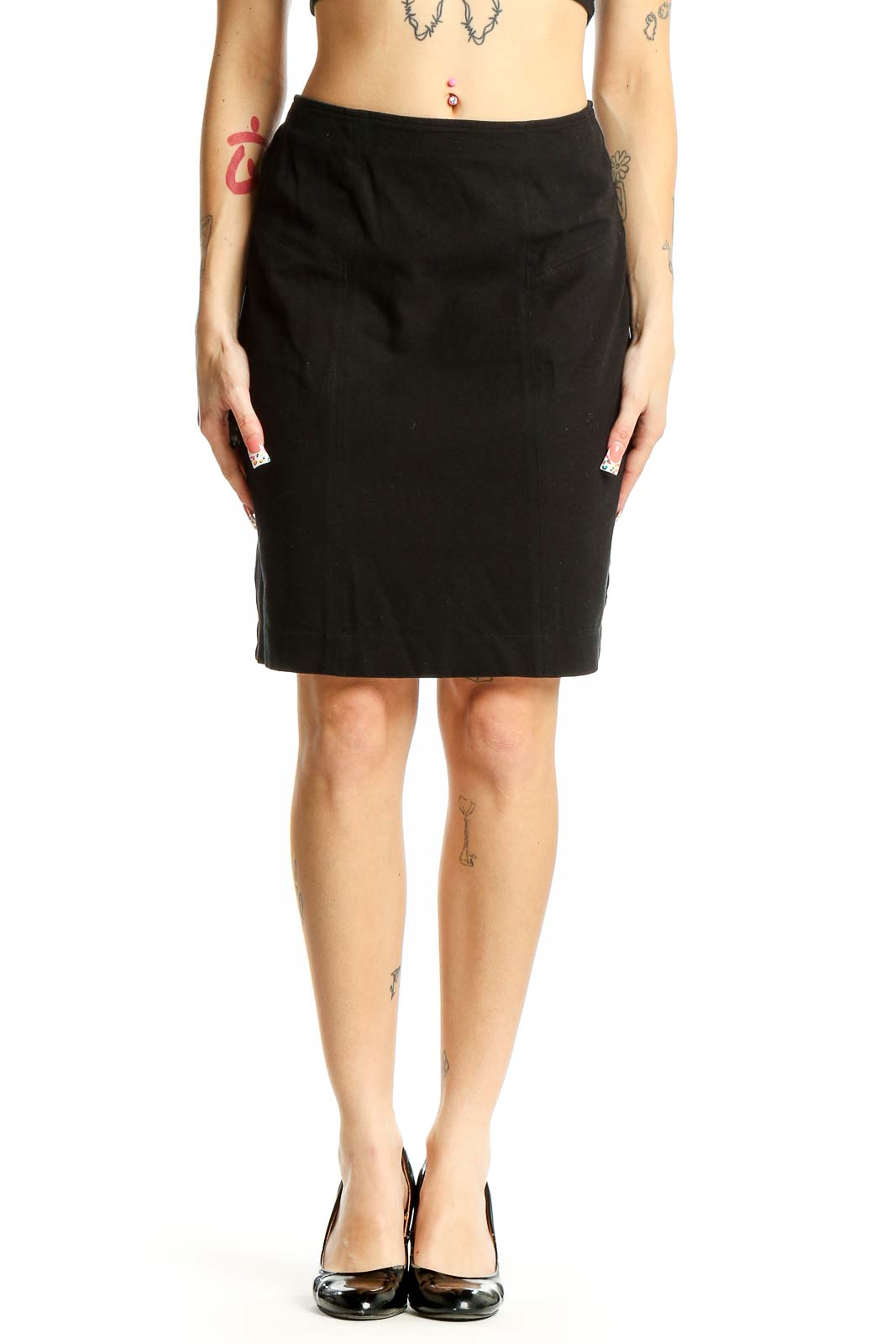 Front view of black Gap pencil skirt on model