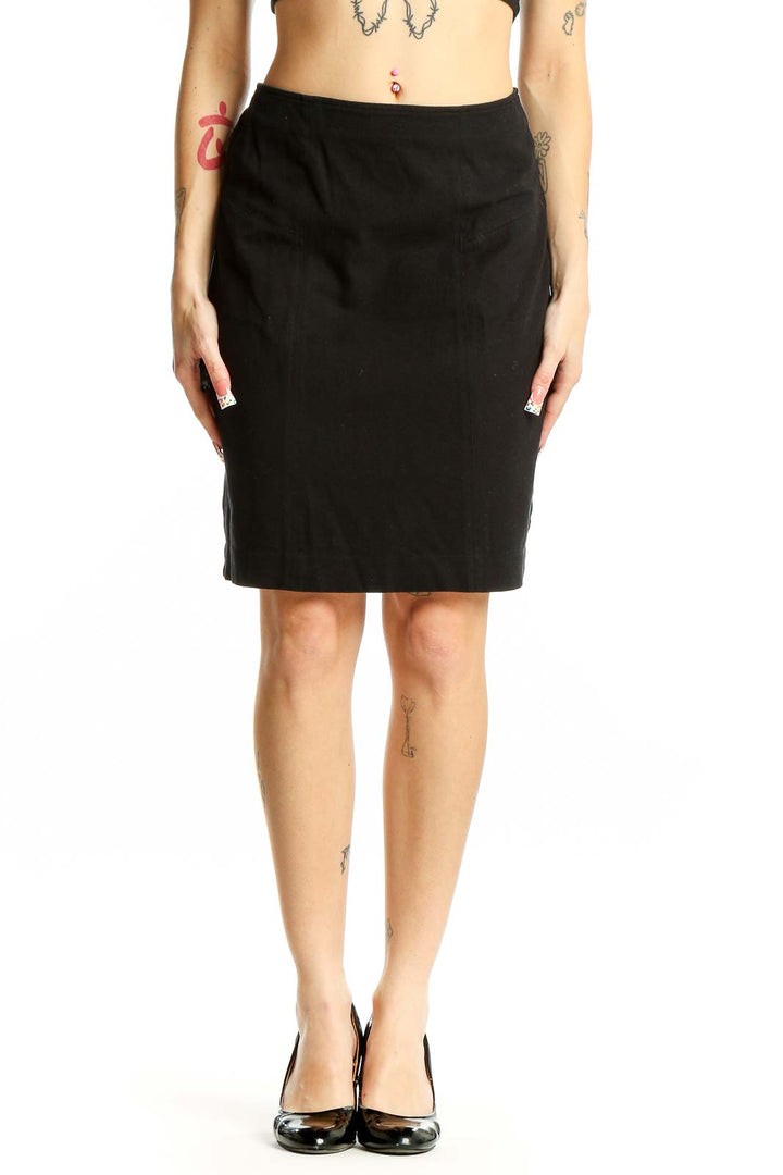 Front view of black Gap pencil skirt on model