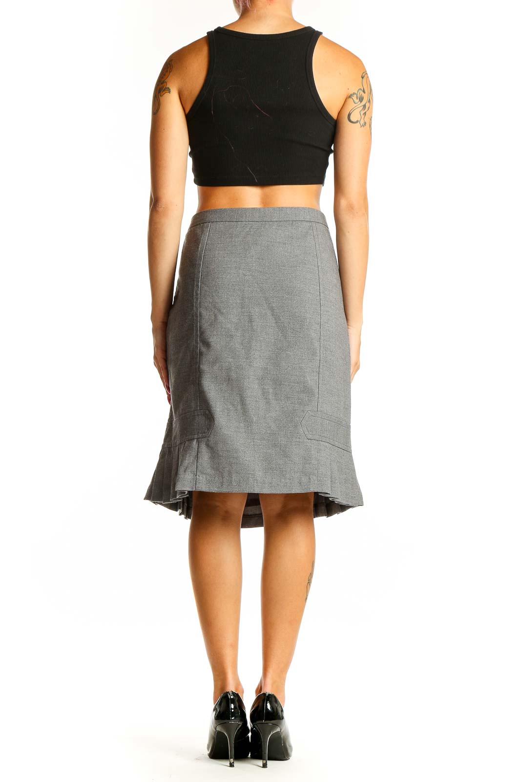 Side view of Max Studio gray pleated pencil skirt on model