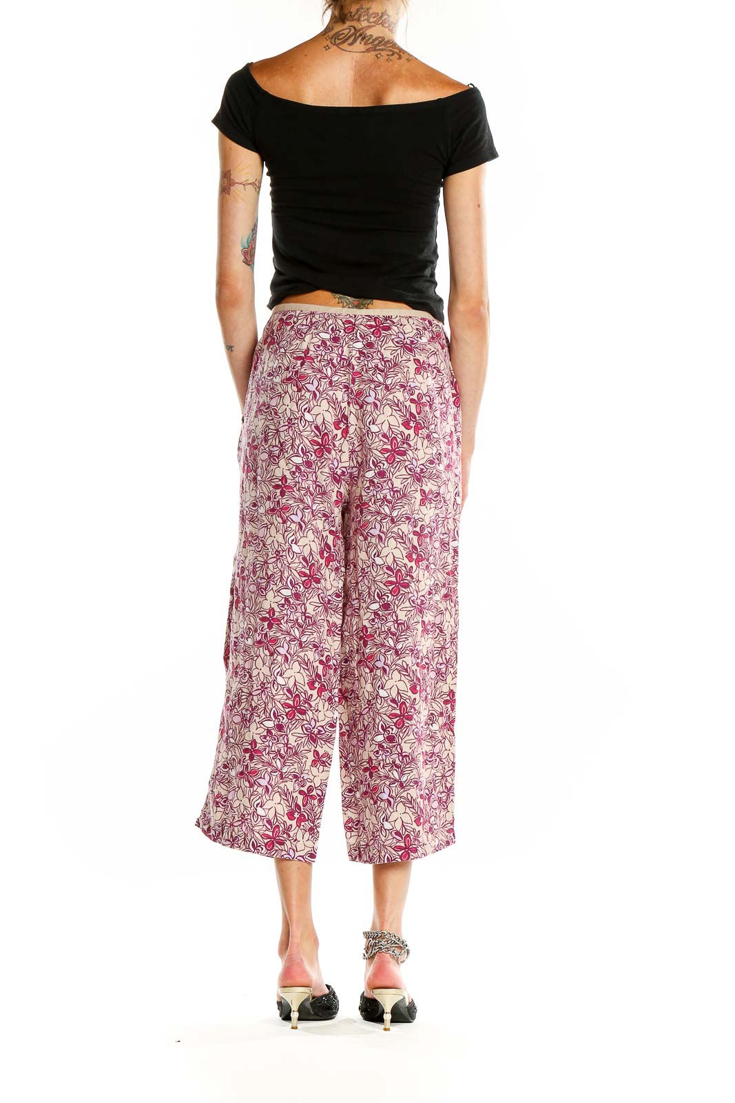 Back view of Valerie Stevens pink floral linen cropped wide-leg pants on model