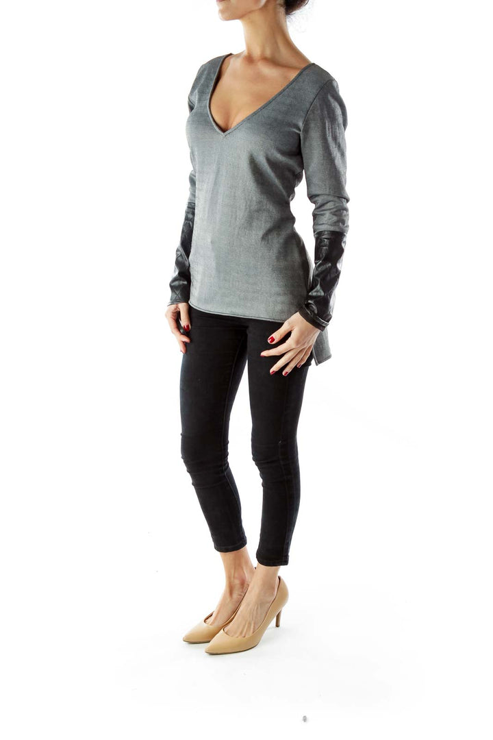 Gray V-neck long sleeve with black sleeve detailing