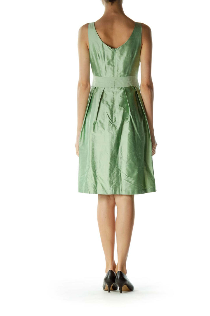 Green Boat Neck Sleeveless Cocktail Dress