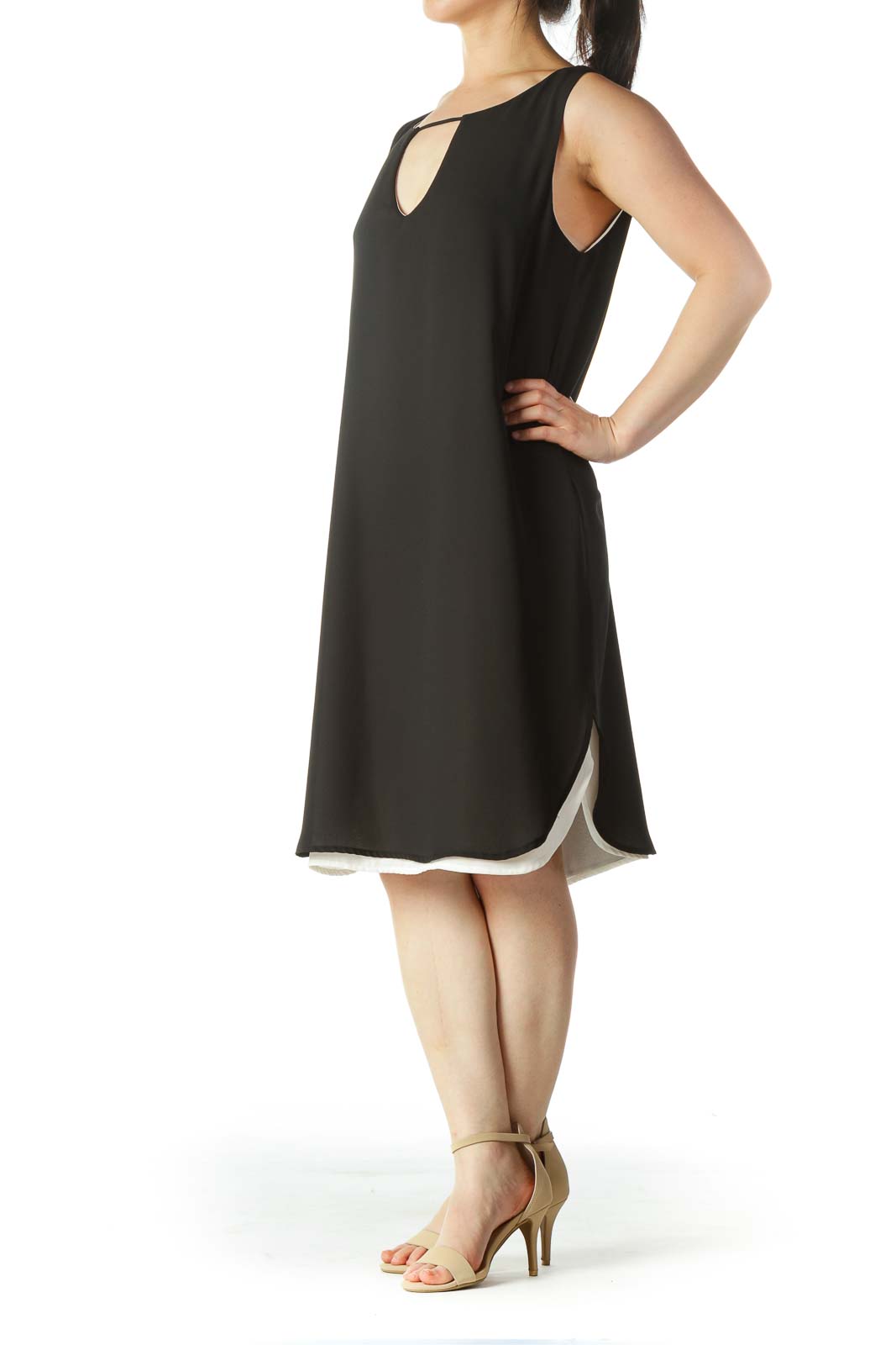 Black White Front Keyhole Shift Dress