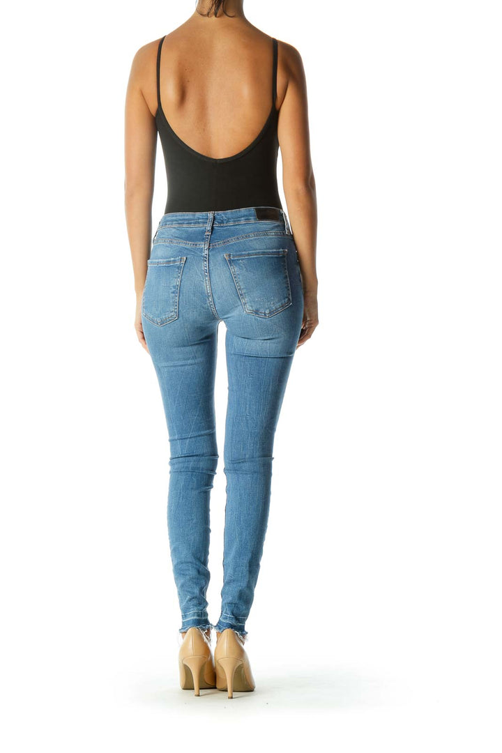 Blue Light-Wash Distressed Skinny Jeans with Frayed Hem