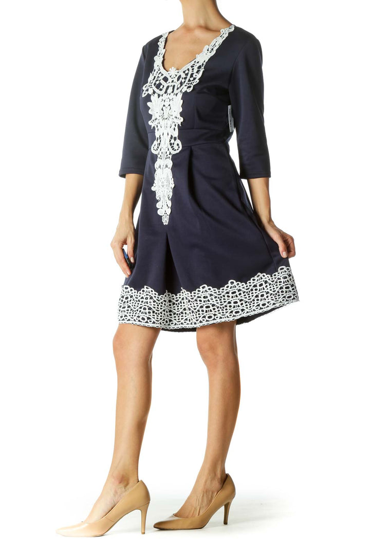 Navy Blue White Lace Trim Detail V-Neck Stretch 3/4 Sleeve Dress