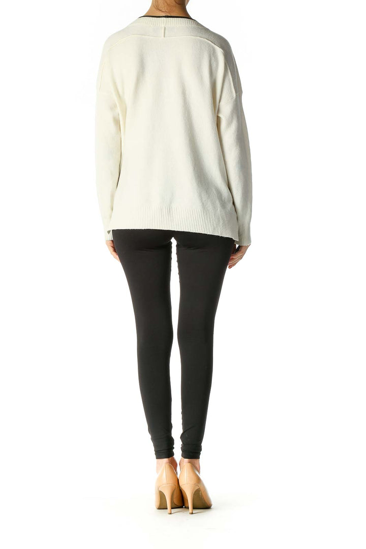 White Solid Casual Sweater