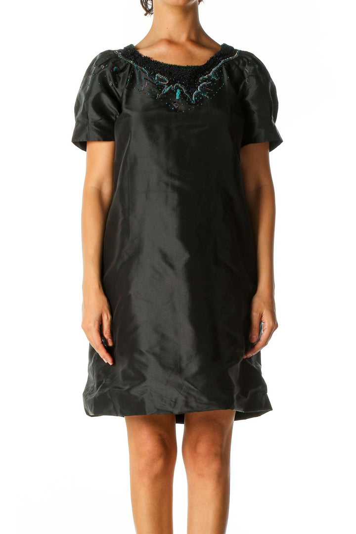 Black Solid Chic Shift Dress