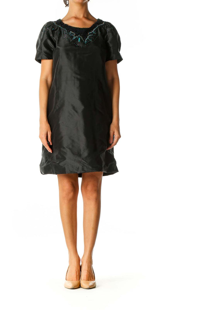 Black Solid Chic Shift Dress