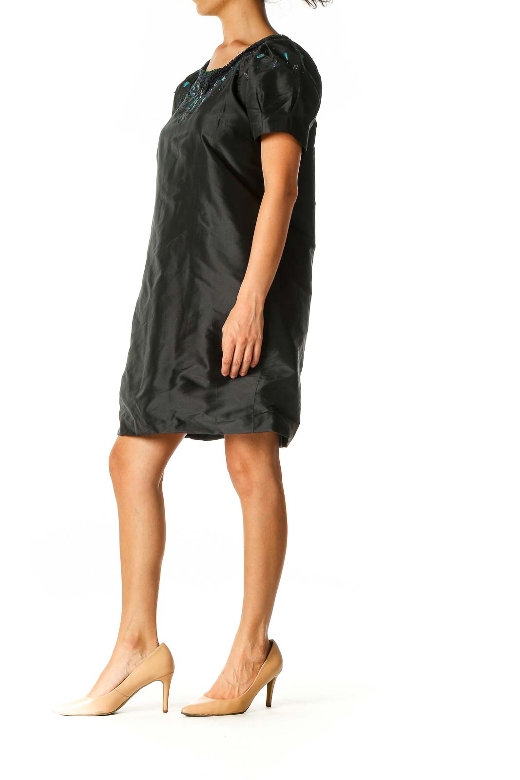 Black Solid Chic Shift Dress