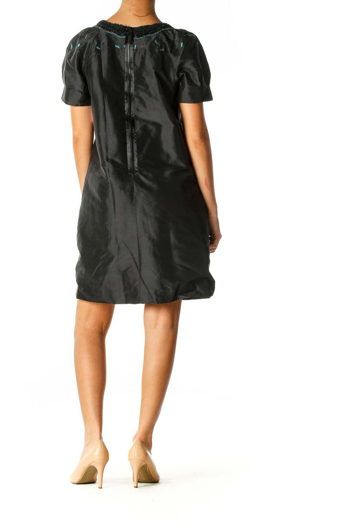 Black Solid Chic Shift Dress