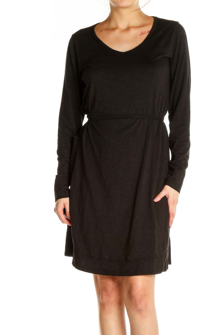 Black Solid Classic Sheath Dress