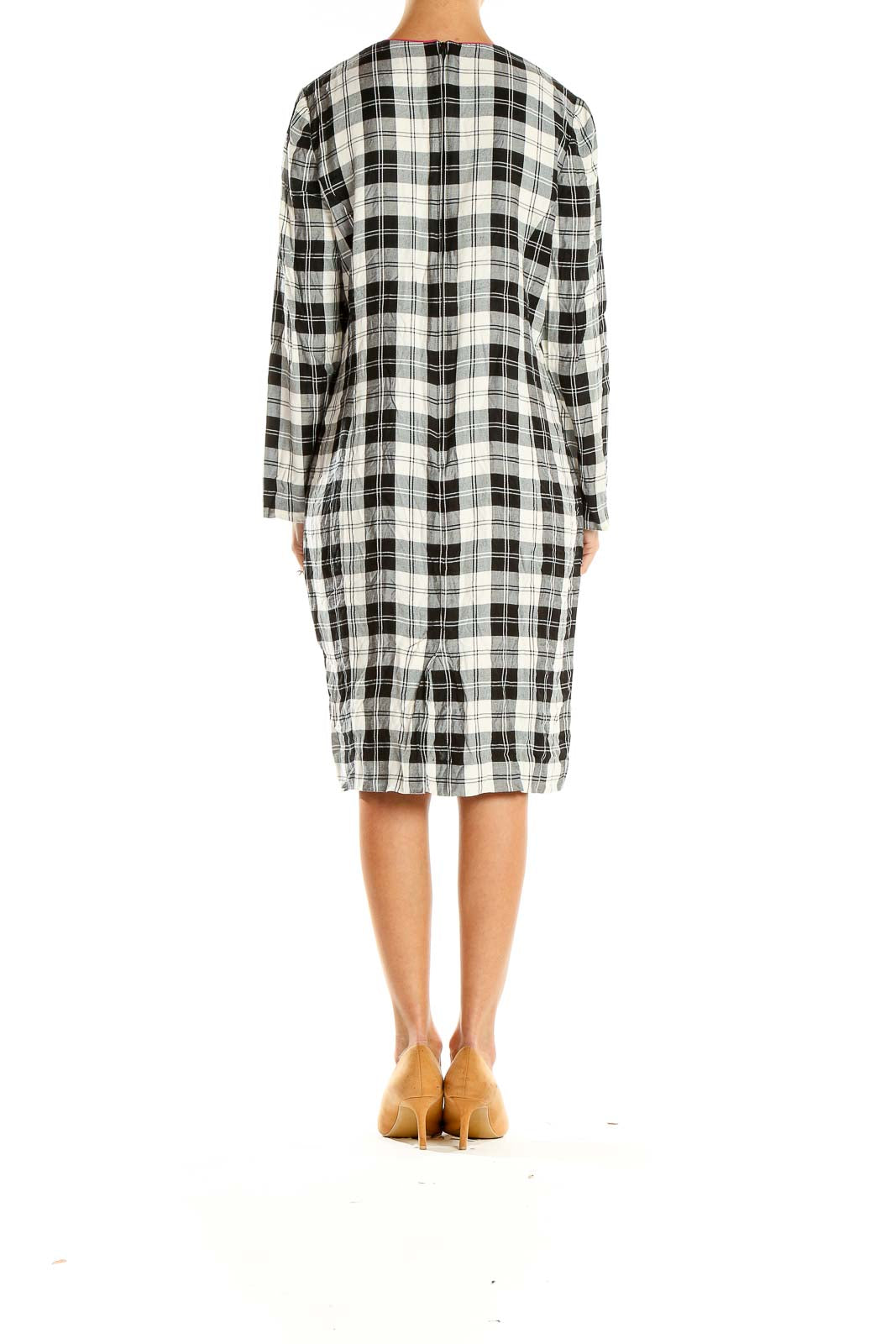 Side view of Leslie Fay black and white plaid long sleeve dress showing pocket detail