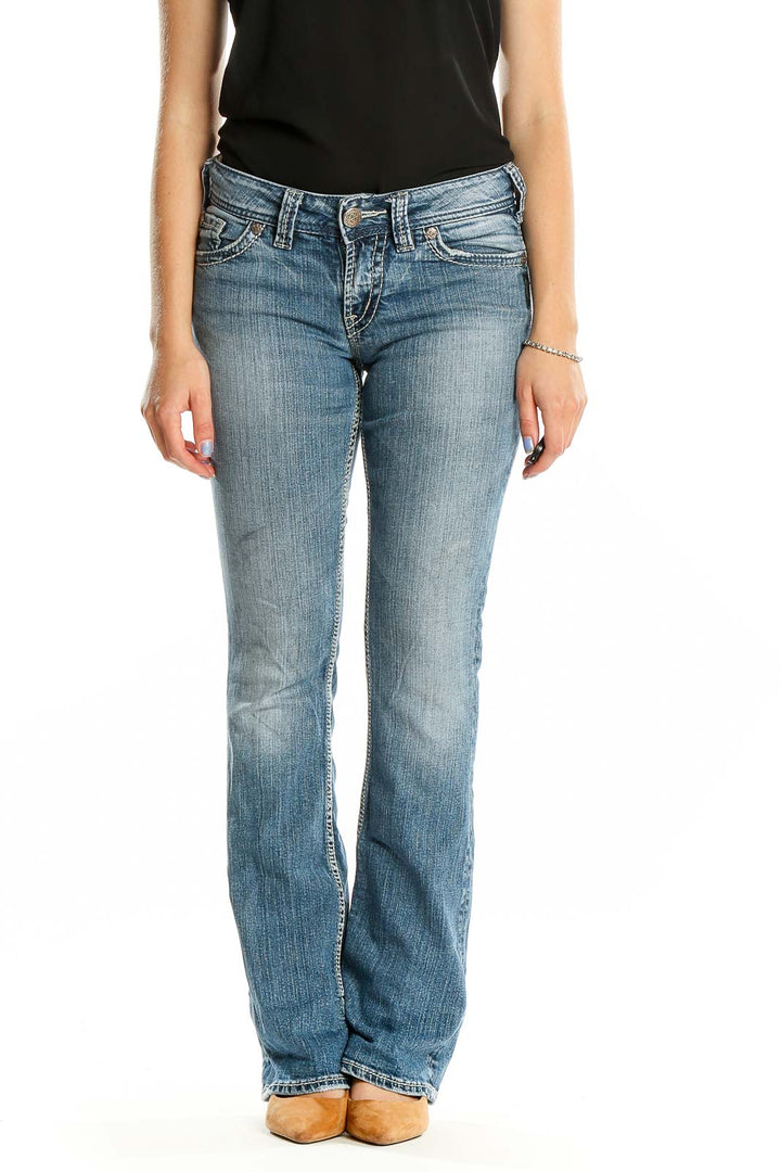 Front view of Silver Jeans Co. light blue bootcut jeans on model