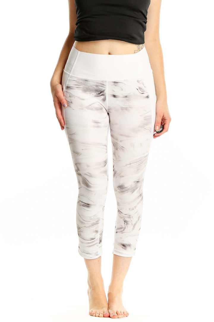 Front view of GapFit white marble print capri leggings on model