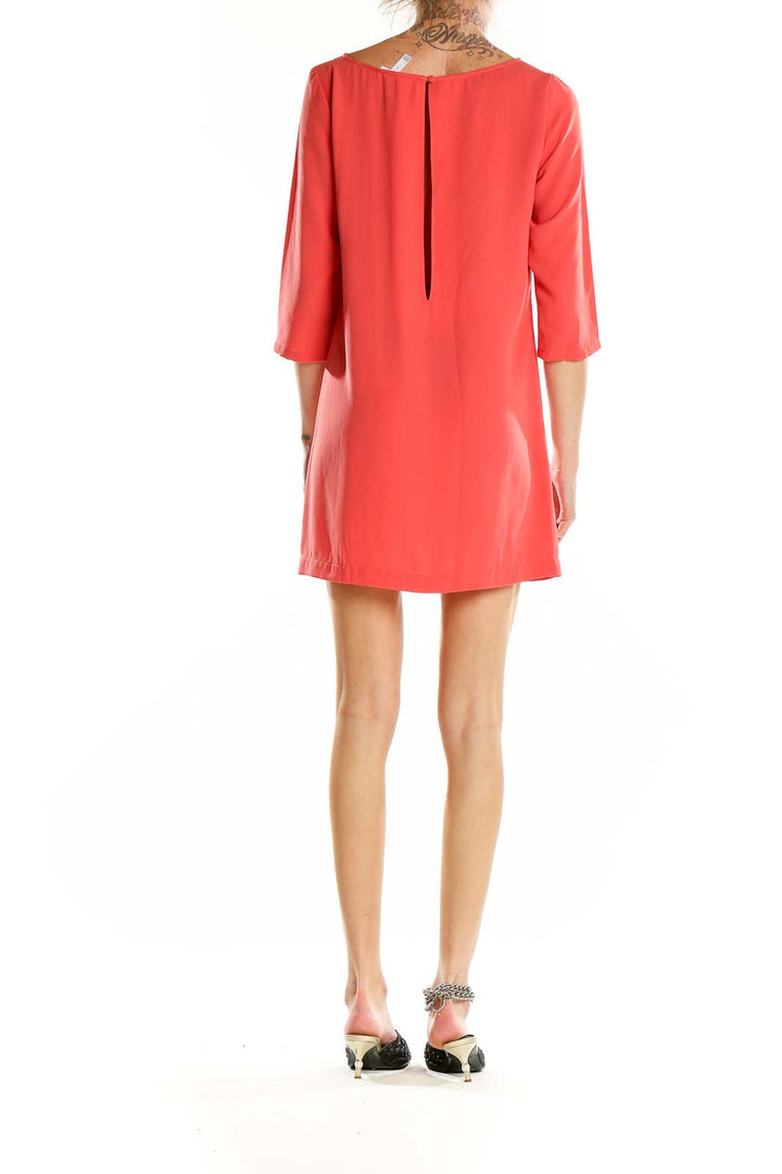 Back view of coral Leith shift mini dress showing 3/4 length sleeves