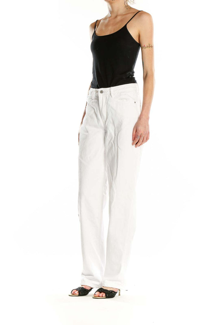 Front view of WEWOREWHAT white wide-leg denim jeans on model