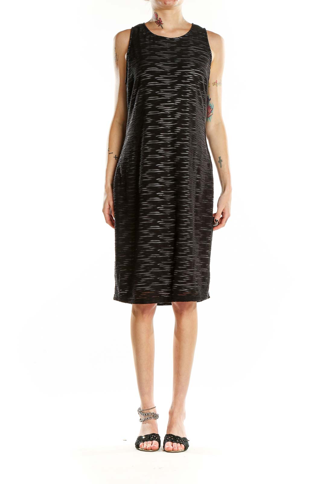 Front view of MARC NEW YORK ANDREW MARC black textured sleeveless midi dress