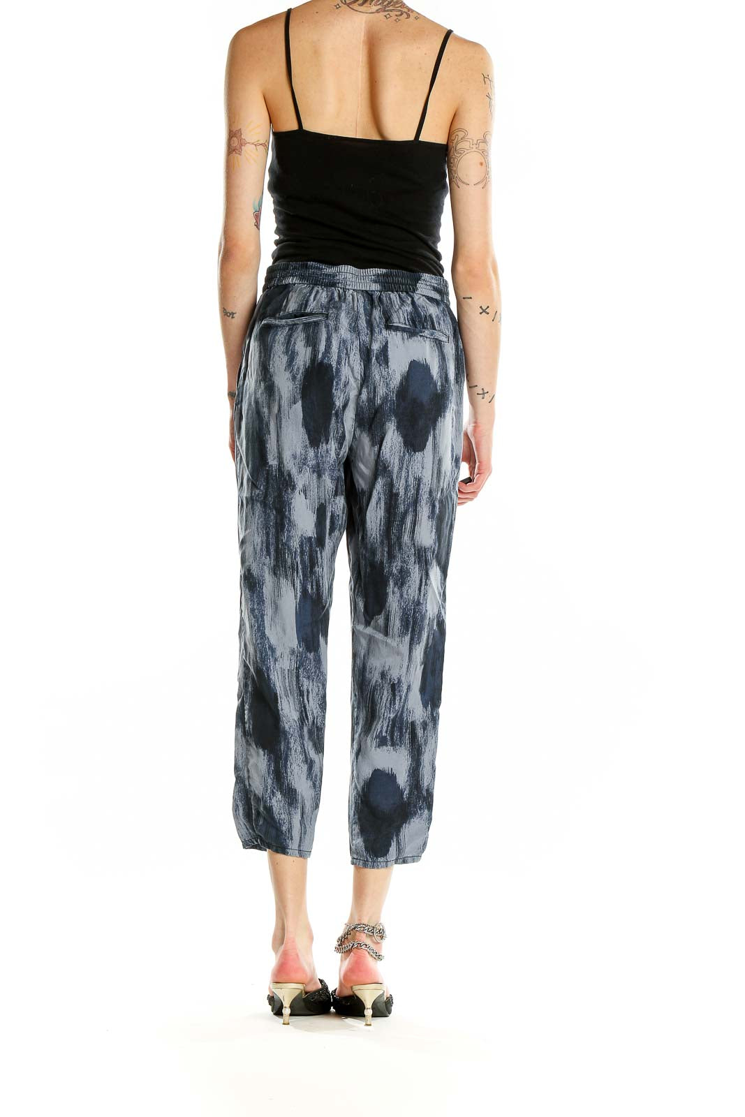 Back view of Gap blue abstract print cropped pants