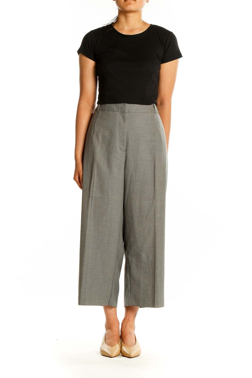 Front view of Jaclyn Smith gray wide-leg cropped trousers on model