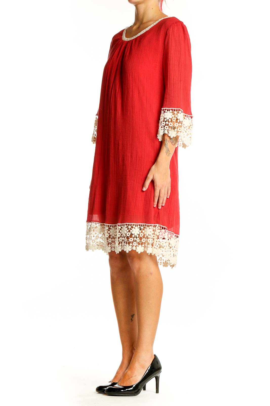 Front view of red Umgee shift dress with lace trim