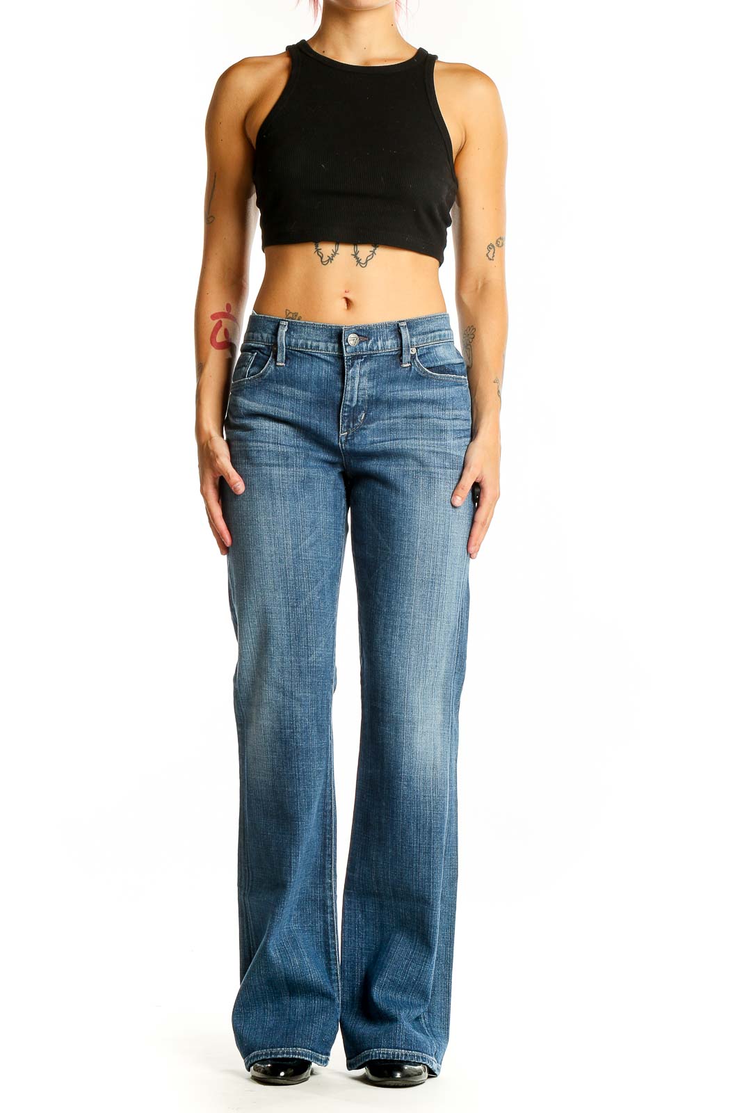 Front view of Citizens of Humanity blue wide-leg jeans on model