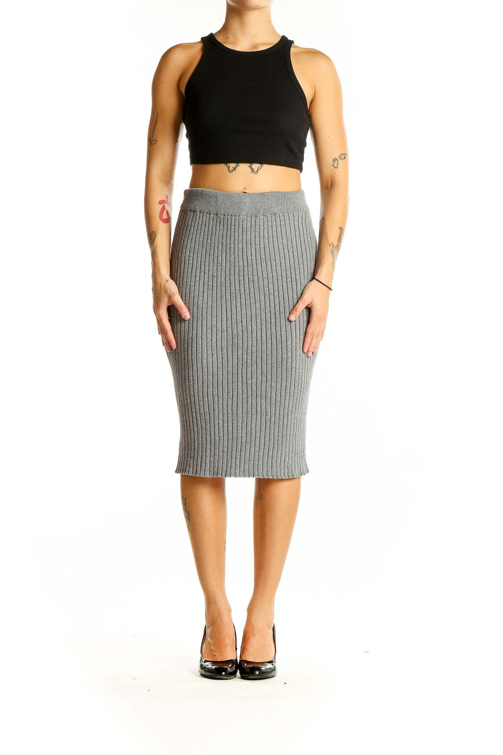 Front view of GLAMOROUS gray ribbed knit midi skirt