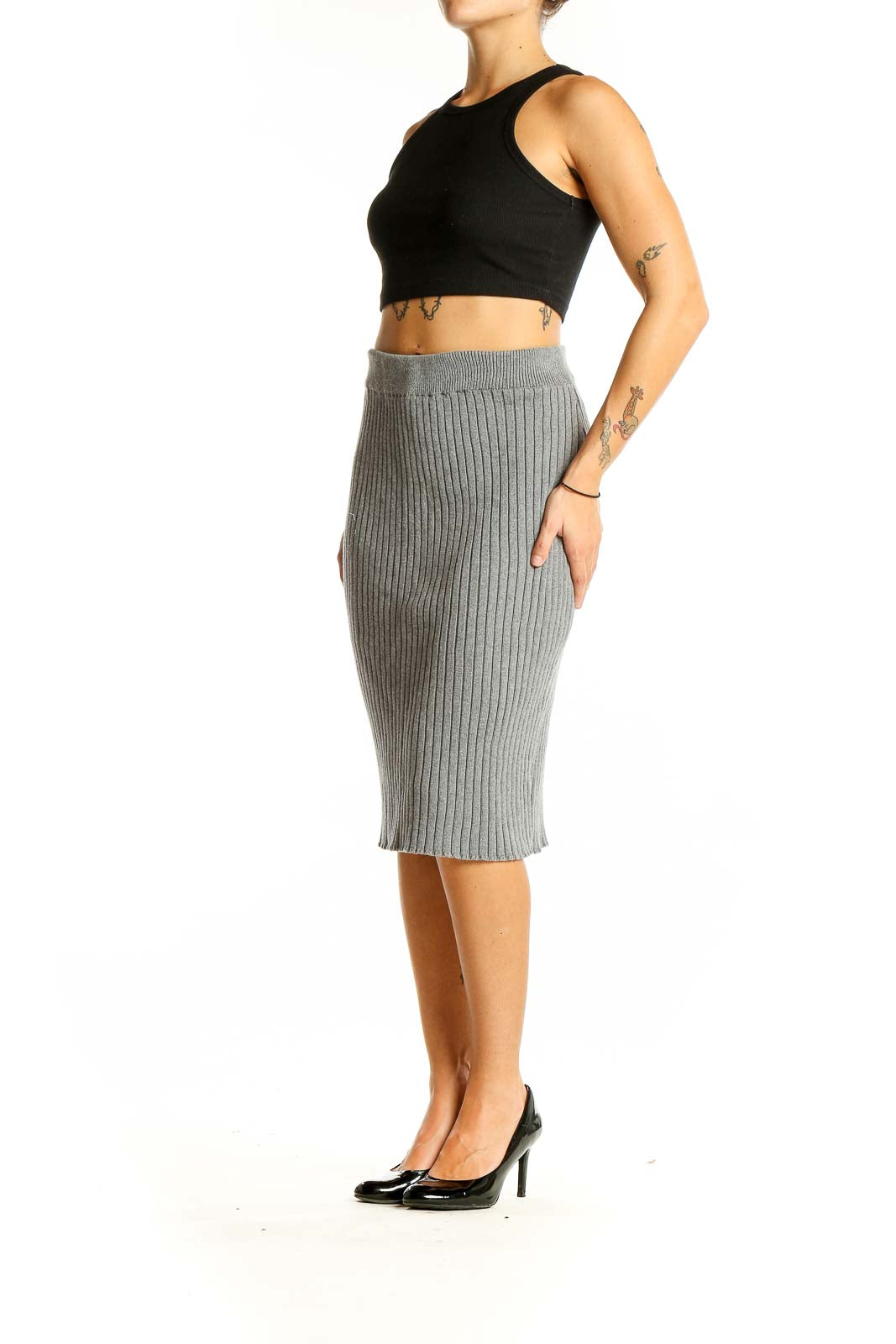 Front view of GLAMOROUS gray ribbed knit midi skirt