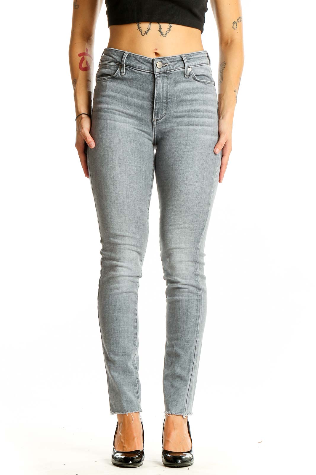 Front view of Lucky Brand light blue skinny jeans on model