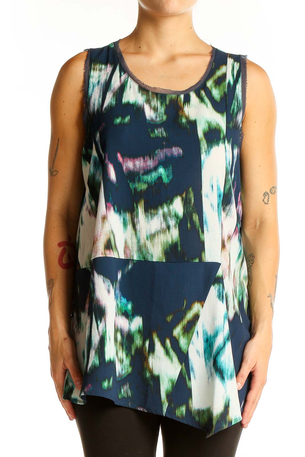 Front view of Simply Vera Vera Wang Navy Abstract Print Sleeveless Top with asymmetric hem