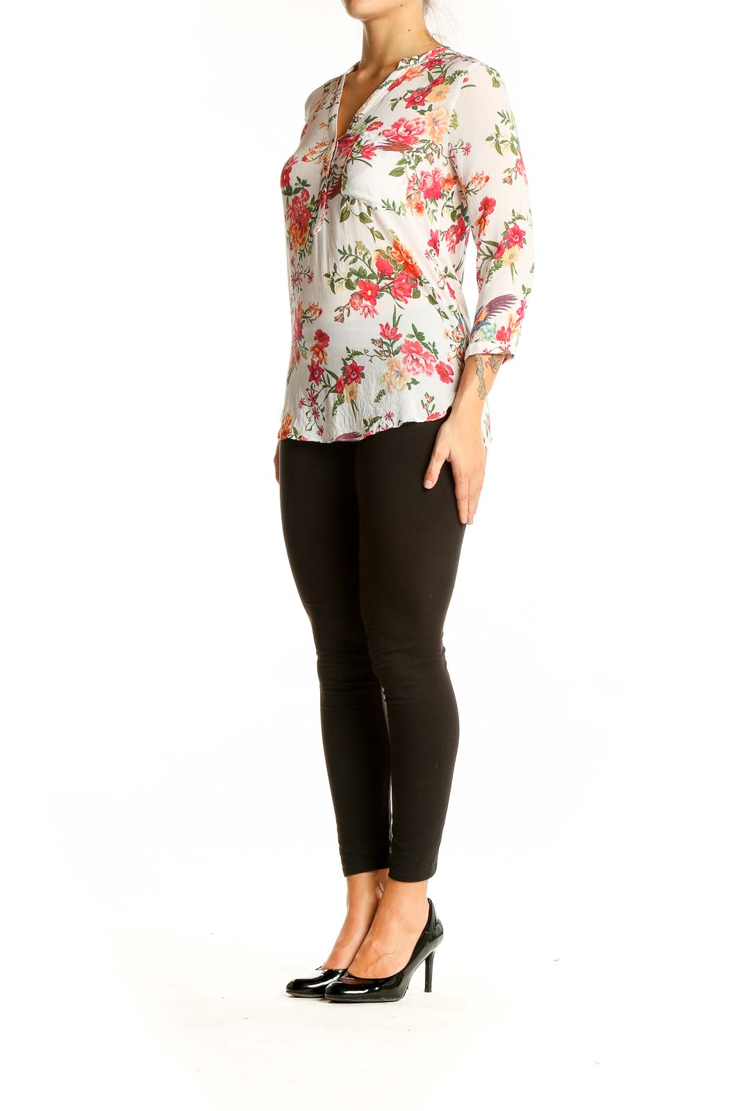 Front view of Zara Basic white floral print V-neck blouse